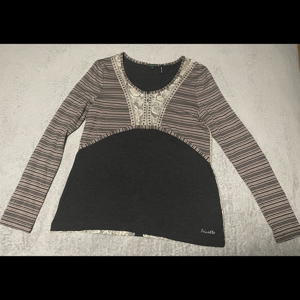 Tricotto long sleeve lace detail top size M. Very good condition!